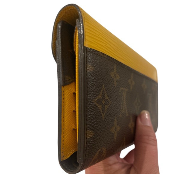 Louis Vuitton MarieLou Monogram Canvas Epi leather wallet. - Picture 9 of 10